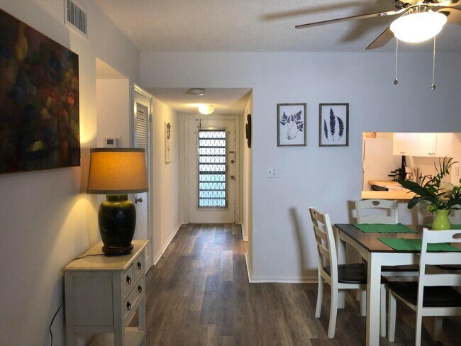 Foto del edificio - 9826 Marina Blvd