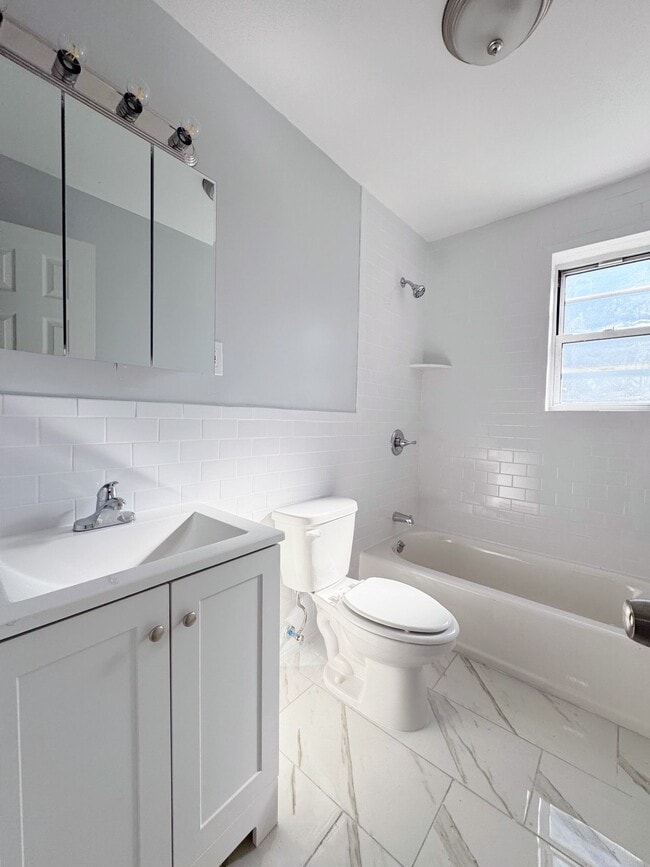 Building Photo - Meadowbrook Gardens