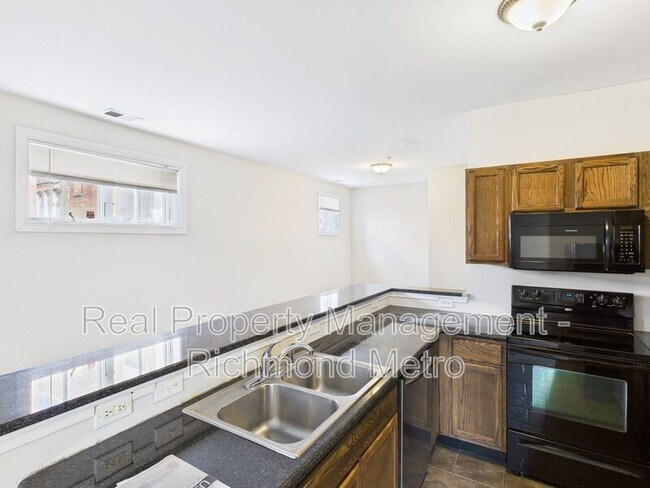 Building Photo - 215 N 18th St