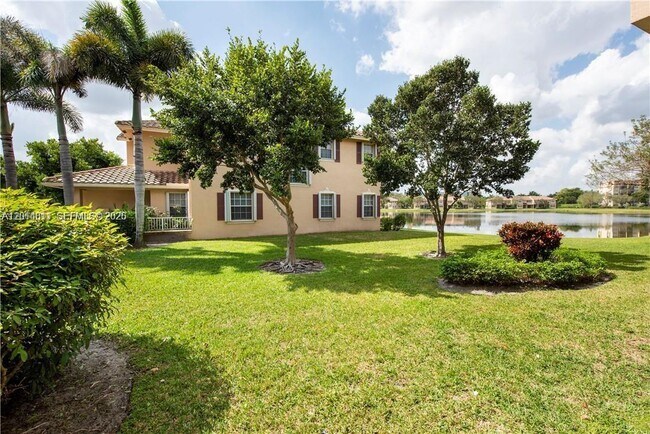 Foto del edificio - 3371 Lakeside Dr