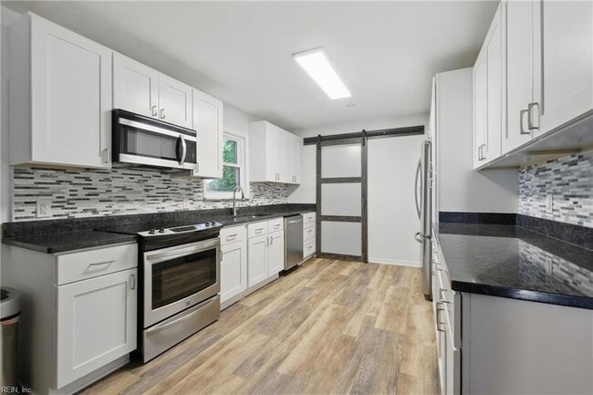 Foto del edificio - 4105 Clintwood Ln