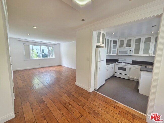 Foto del edificio - 142 San Vicente Blvd