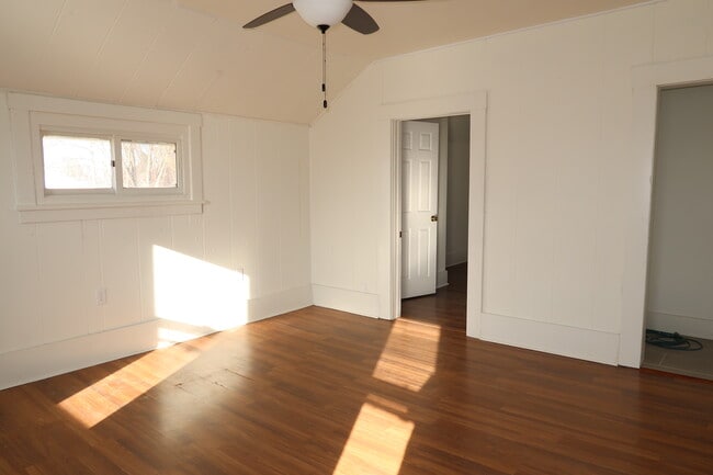 Building Photo - 1655 Green Bay St