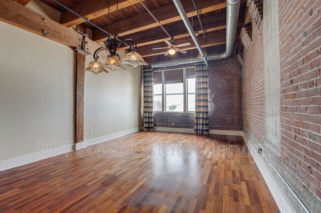 Building Photo - 420 S Front St