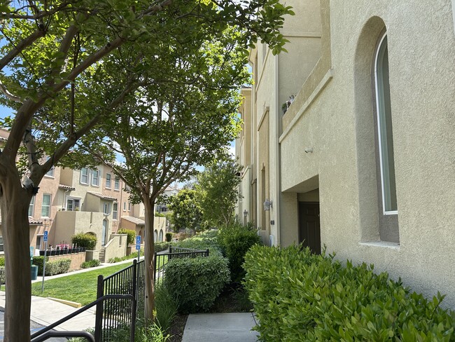 Building Photo - 658 Hatfield Dr