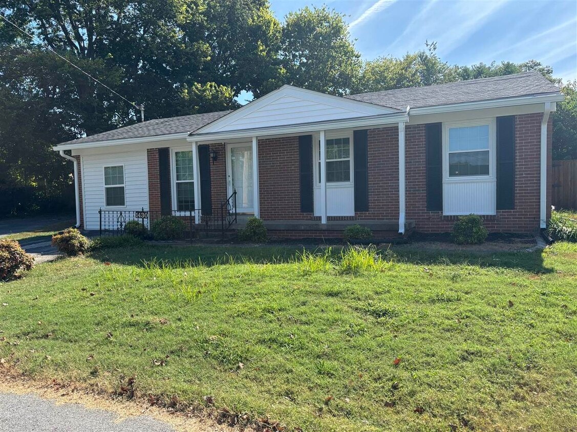 Primary Photo - 1430 Clayton Ct