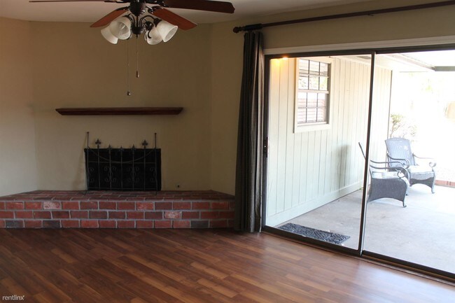 Building Photo - 1312 N Chateau Cir