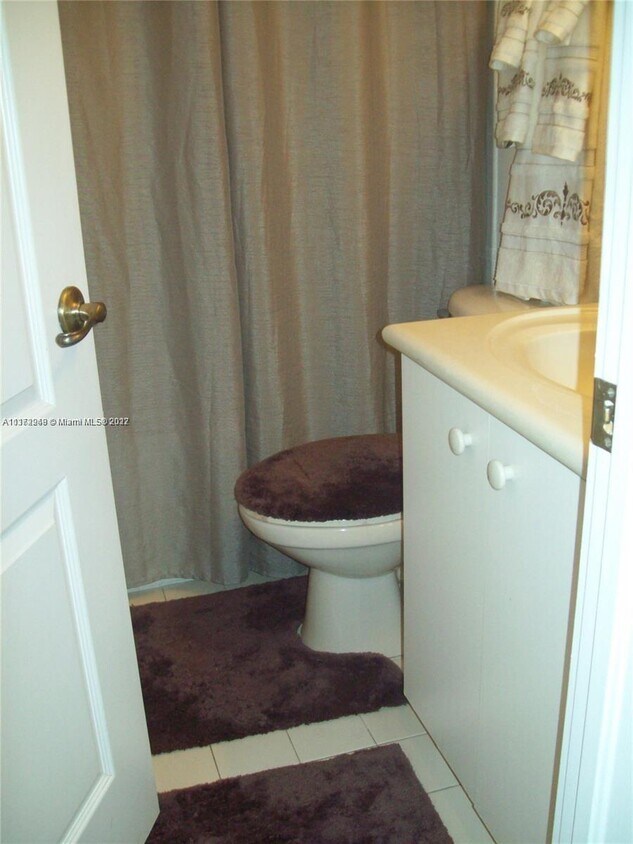 Building Photo - 1953 NE 4th Ct