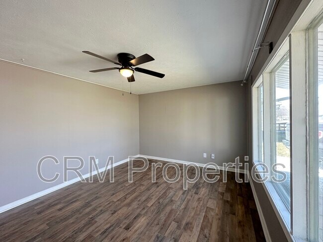 Foto del edificio - 1109 E Cornell Rd