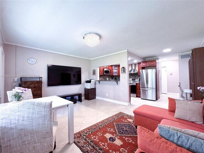 Foto del edificio - 2455 NE 51st St