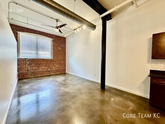 Building Photo - LARGE 1 bedroom available in River Market!