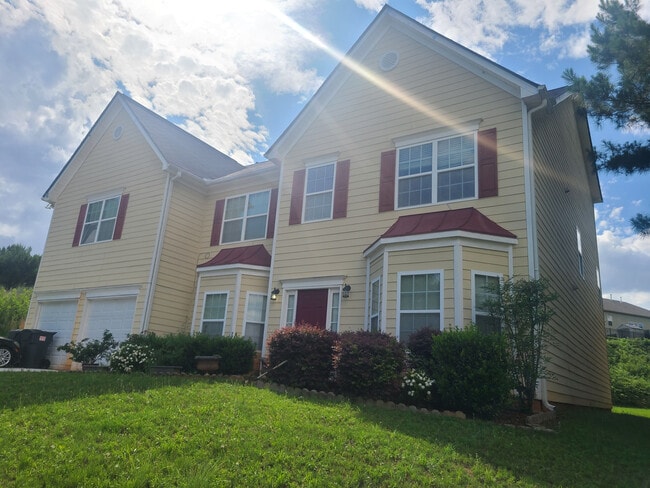 Building Photo - Room in House on Kestrel Cir