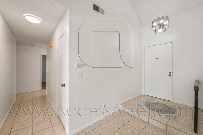 Foto del edificio - Charming 3 Bed/2 Bath Home With Spacious Y...