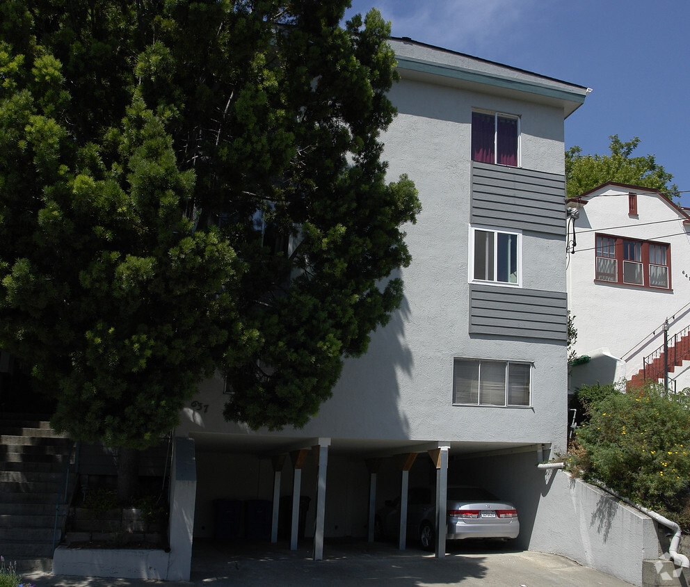 Building Photo - 637 Valle Vista Ave