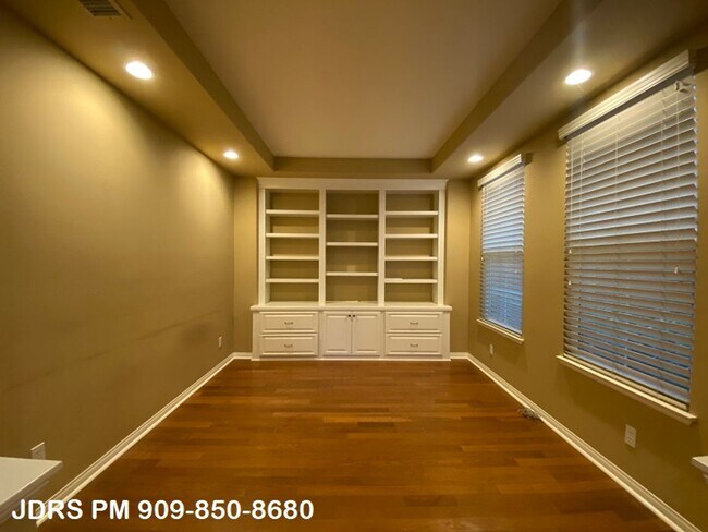 Foto del edificio - Irvine Furnished 2 Bedroom Home