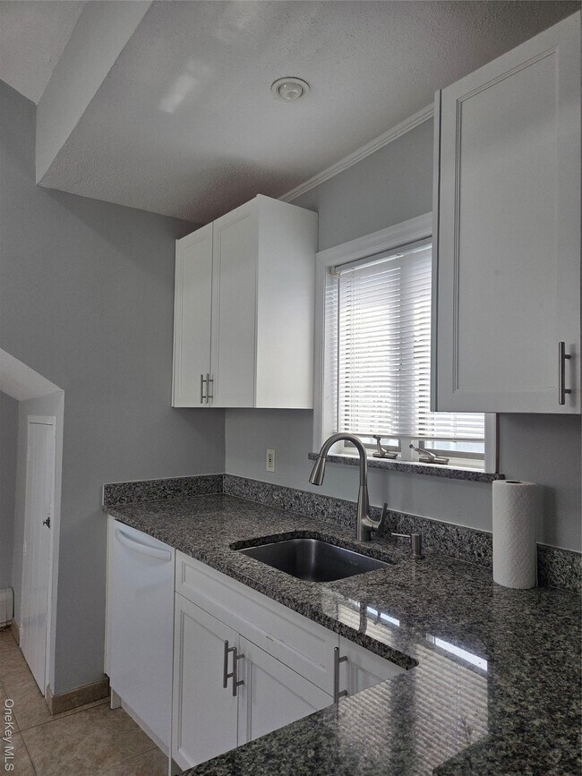 Foto del edificio - 58 Juniper Rd