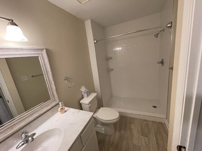 Foto del edificio - 465 Peregrine St