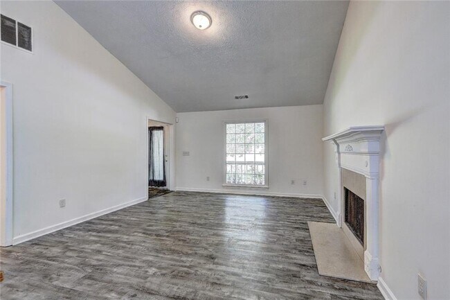 Foto del edificio - 9166 Tara Dr SW