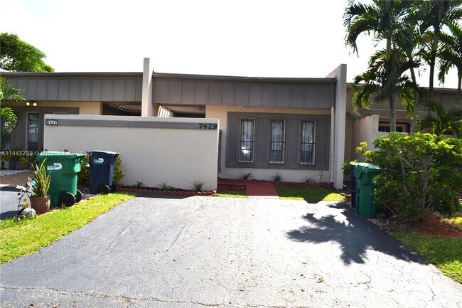 Foto del edificio - 7429 SW 106th Ct
