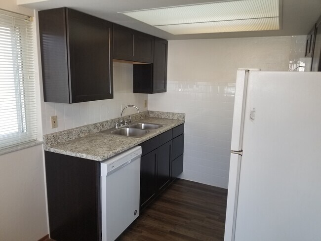 Kitchen - 9530 Hyde Park Dr