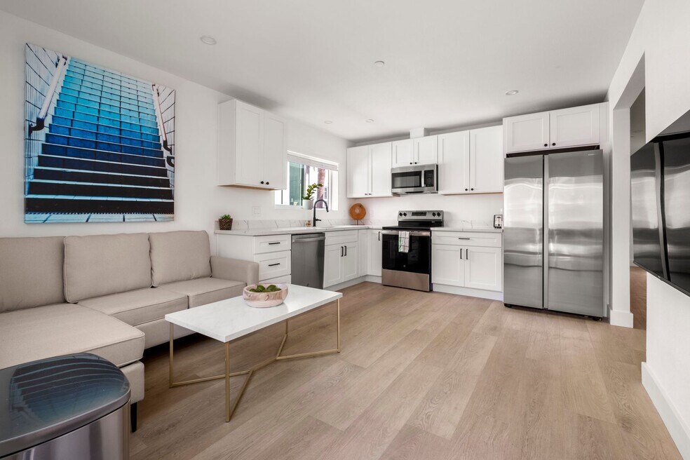 2221 Carleton St