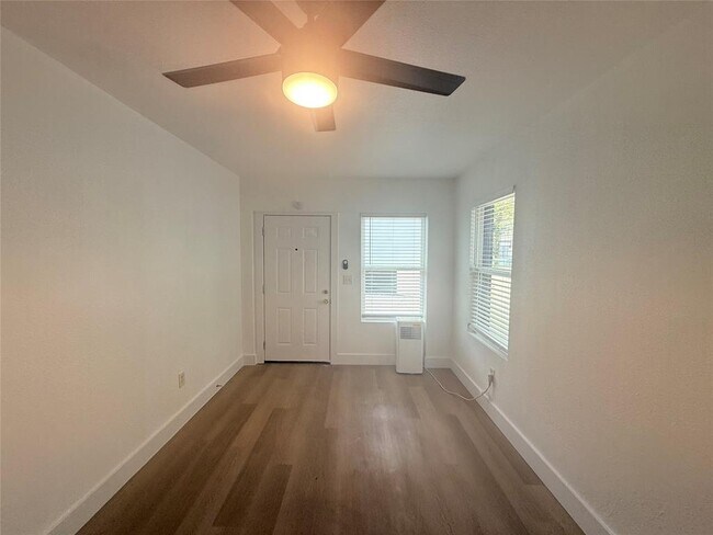 Building Photo - 9205 Georgian Dr
