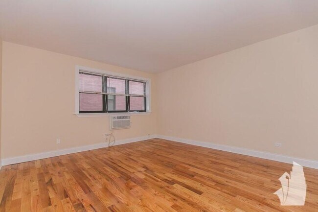 Building Photo - 0 bedroom in Chicago IL 60614