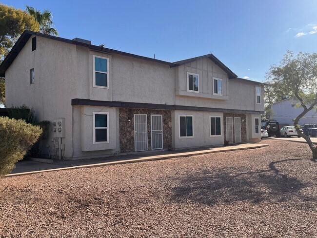 Foto del edificio - 1440 E Knoll Cir