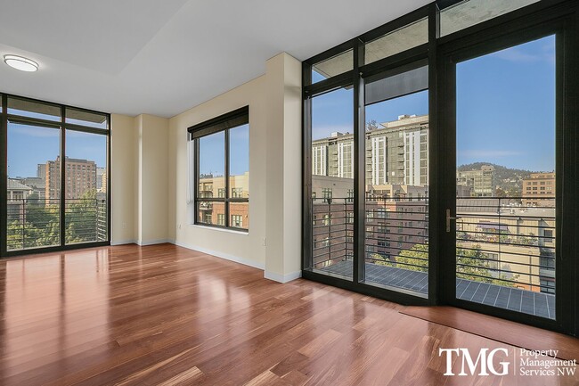 Building Photo - Gorgeous 1br/1.5ba condo + bonus room and ...