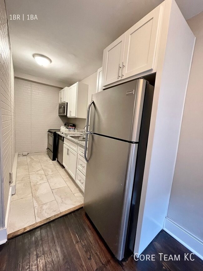 Foto del edificio - 710 W 48th St