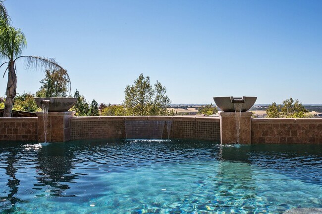 Building Photo - 5 br, 4 bath House - 407 Serpa