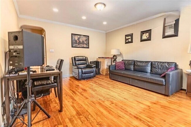 Building Photo - 2722 Batchelder St