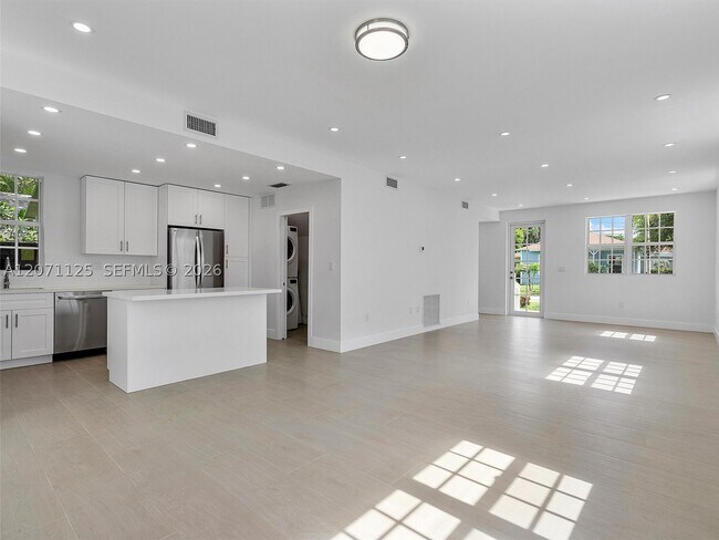 Building Photo - 112 Florida