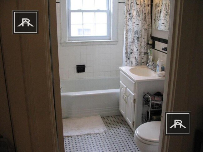 Building Photo - 2 bedroom in Somerville MA 02145