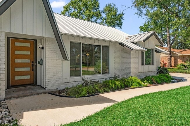 Photo - 10115 Moorberry Ln House