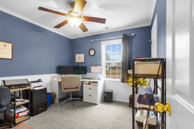 Foto del edificio - 158 Oakley Dr