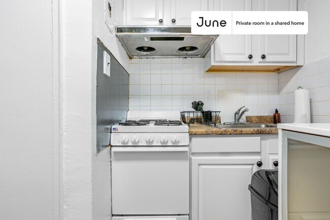 Foto del edificio - Room in Shared 3 bed/1 bath home