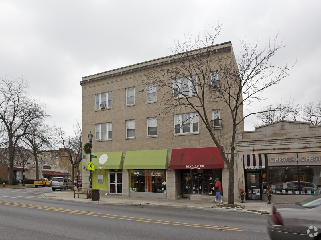 Building Photo - 2000-2002 Central St