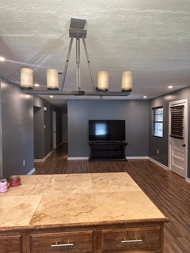 Foto del edificio - 221 Belaire Dr