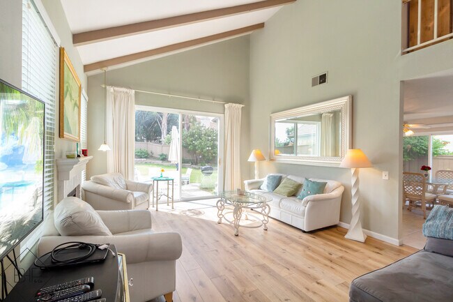 Sala de estar desde la entrada principal - 1987 Willow Ridge Dr