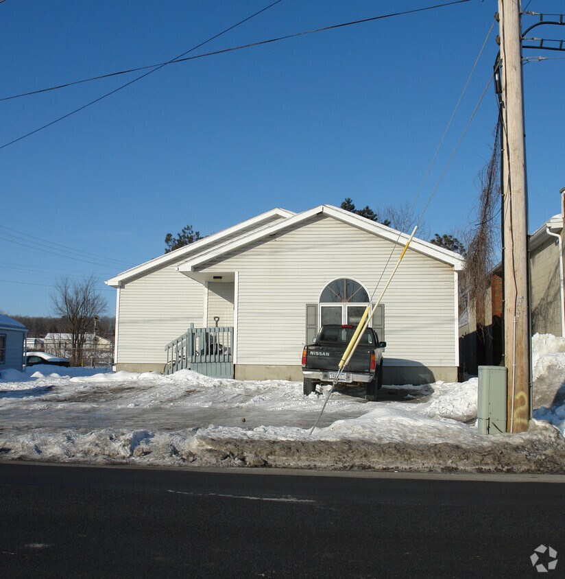 Building Photo - 11 Viall Ave