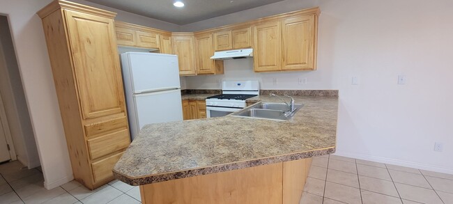Building Photo - Spacious 2-Story Cedar City Duplex