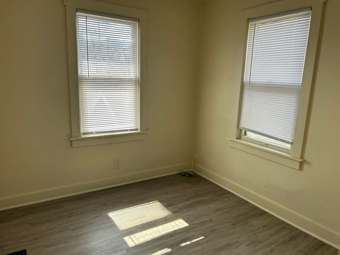 Primary Photo - 1224 Broadway St