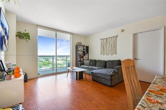 Building Photo - 1800 N Bayshore Dr