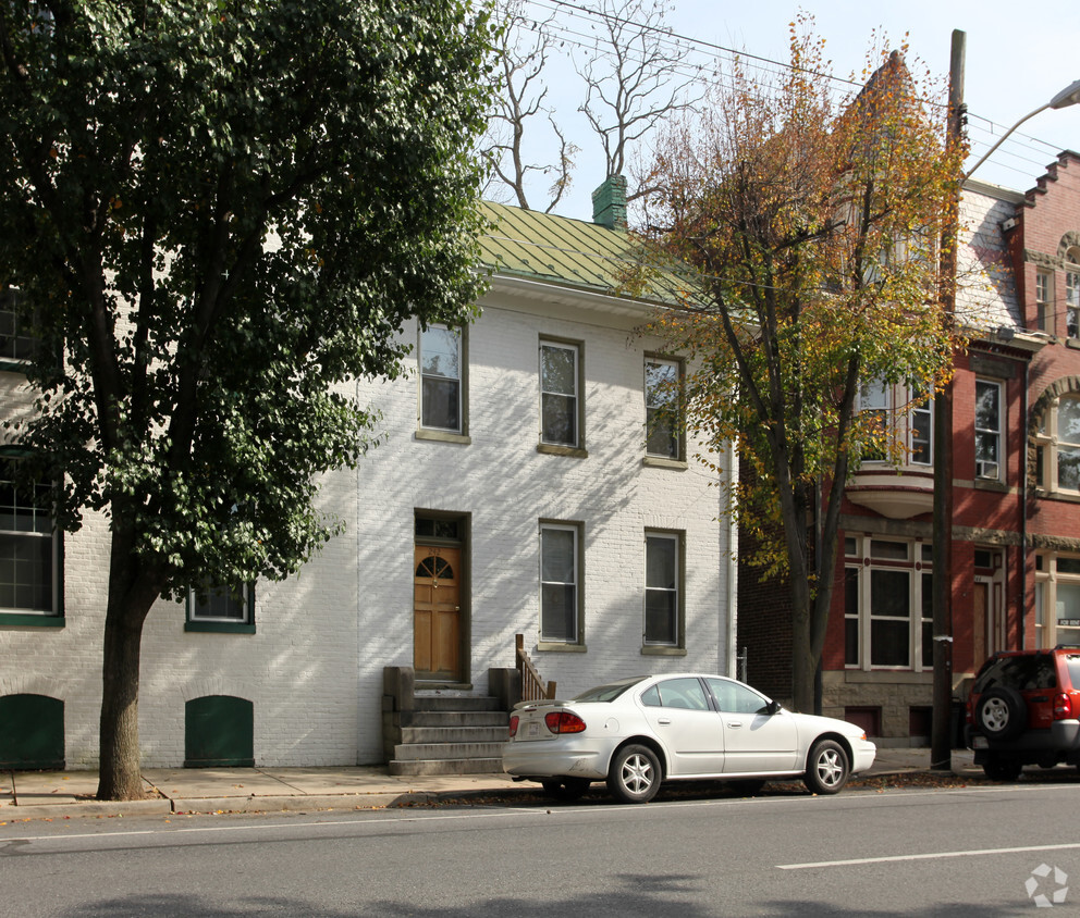 Foto principal - 242 S Potomac St