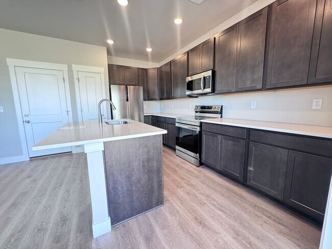 Foto del edificio - Sage Meadows II Townhomes — Lakeside Livin...