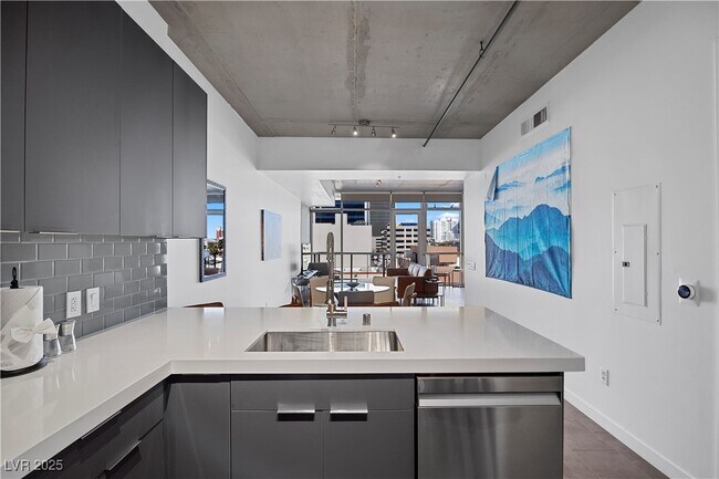 Foto del edificio - 353 E Bonneville Ave