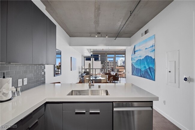 Building Photo - 353 E Bonneville Ave