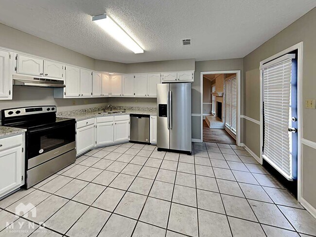 Foto del edificio - 4569 Falkland Dr