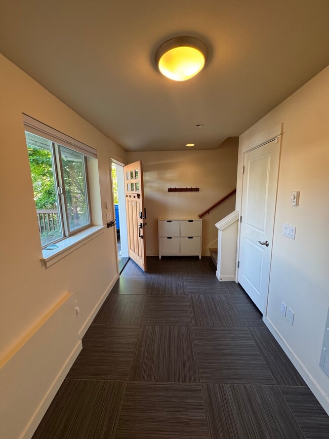 Building Photo - 8505B 17th Ave NW